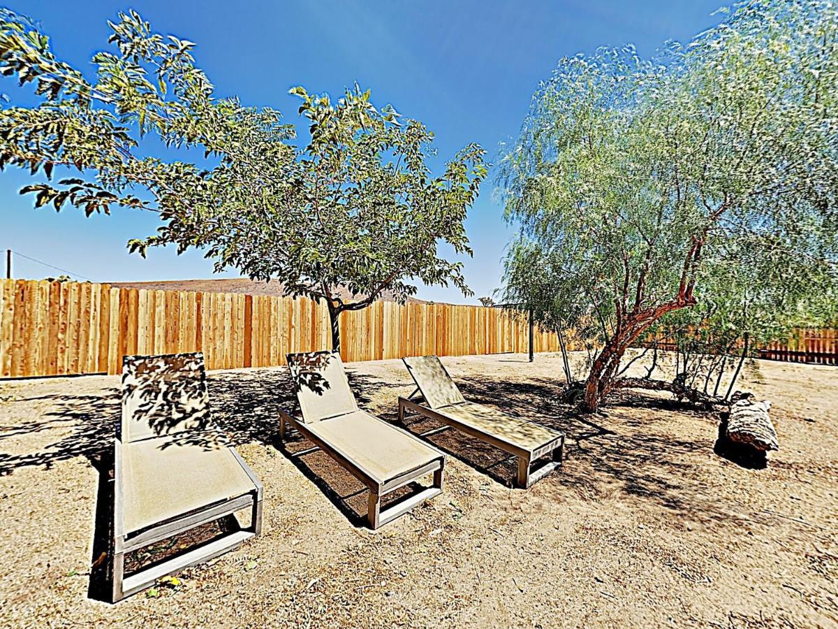 Rawhide Ranch - Walk To Pappy And Harriet'S With Hot Tub! Home Yucca Valley Eksteriør bilde