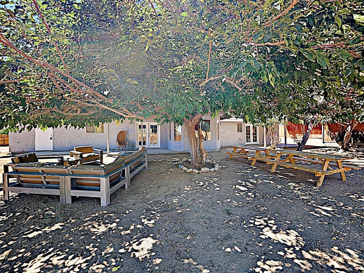 Rawhide Ranch - Walk To Pappy And Harriet'S With Hot Tub! Home Yucca Valley Eksteriør bilde